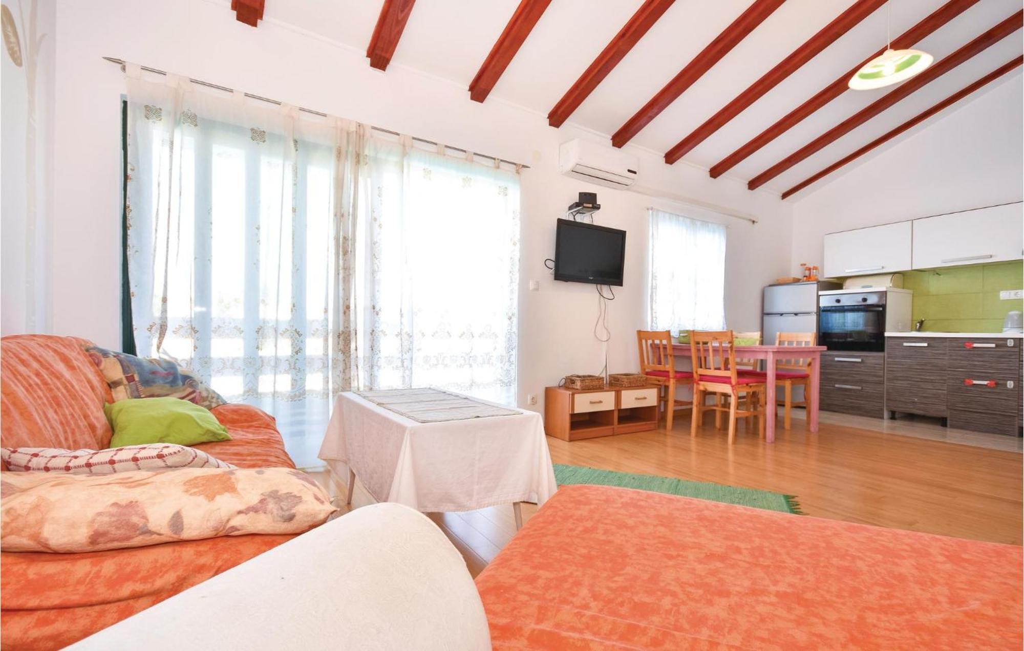 2 Bedroom Gorgeous Apartment In Stomorska Dış mekan fotoğraf