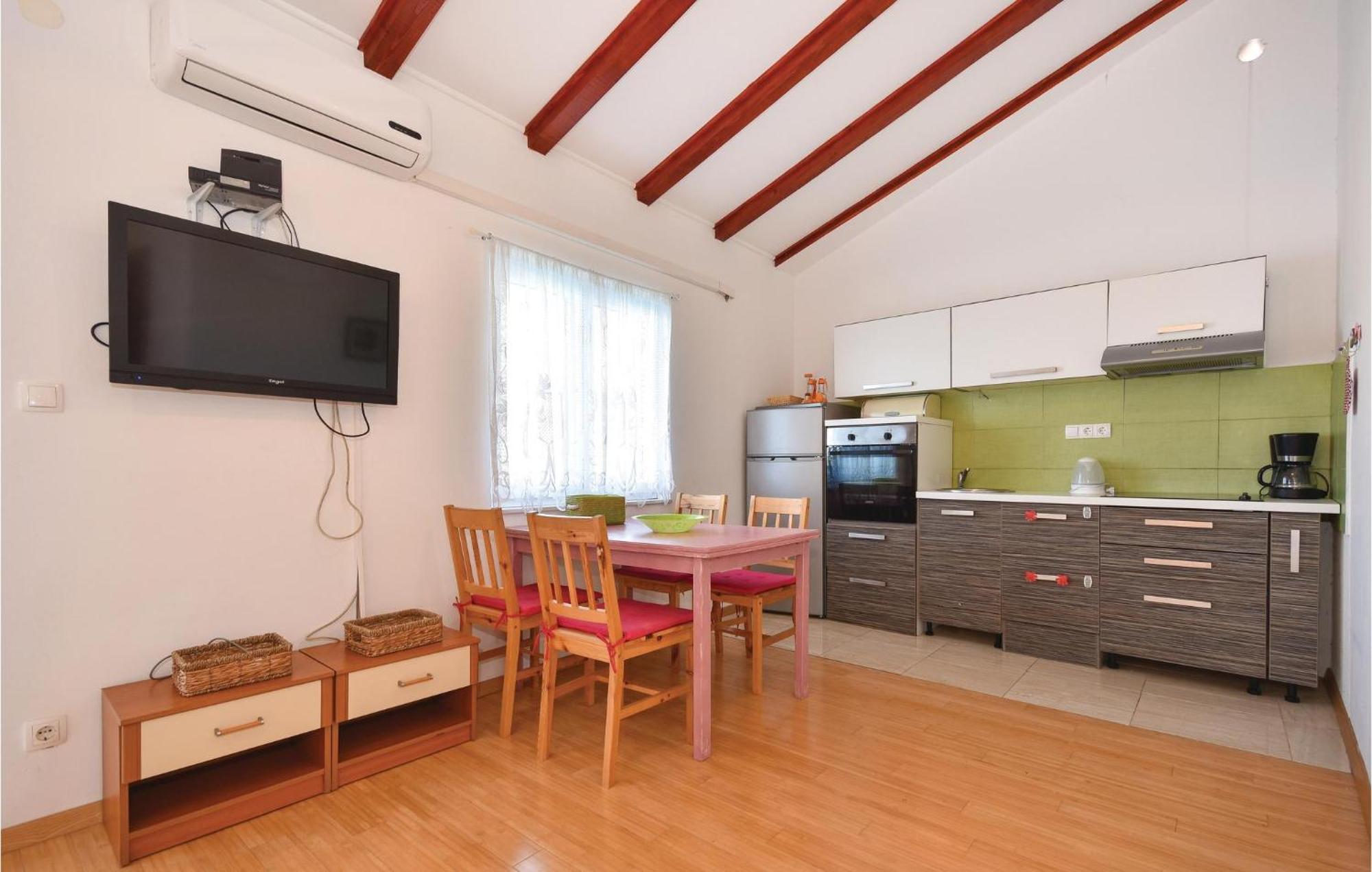 2 Bedroom Gorgeous Apartment In Stomorska Dış mekan fotoğraf